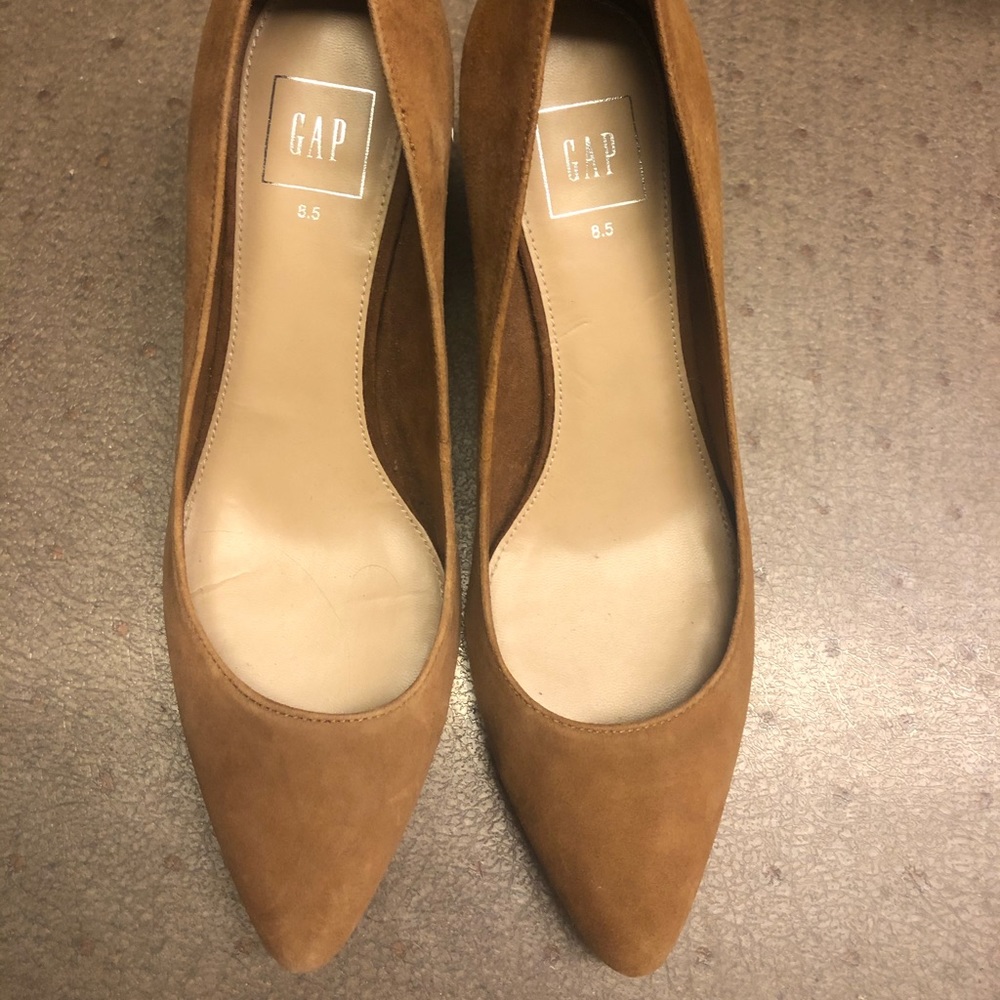 **Closet clear out!! Gap classic pump